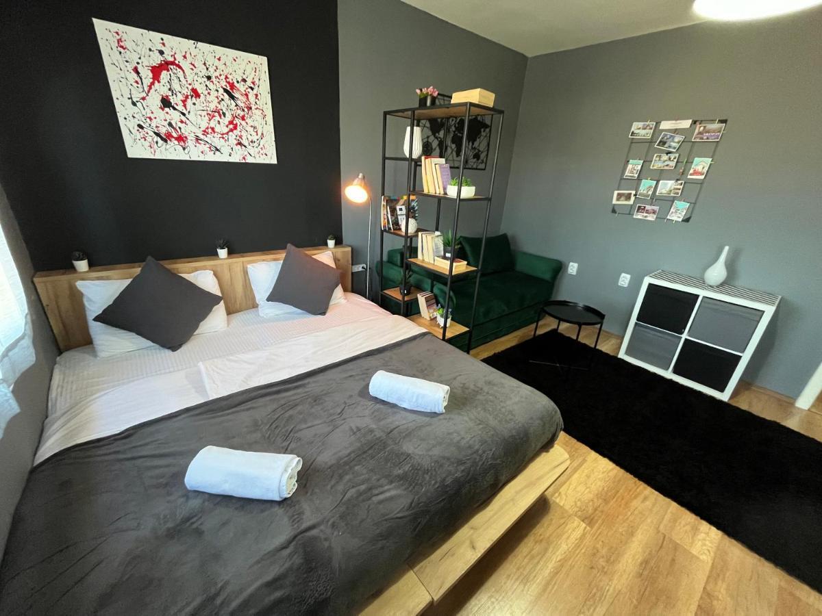 M - Square Private Rooms Скоп'є Екстер'єр фото