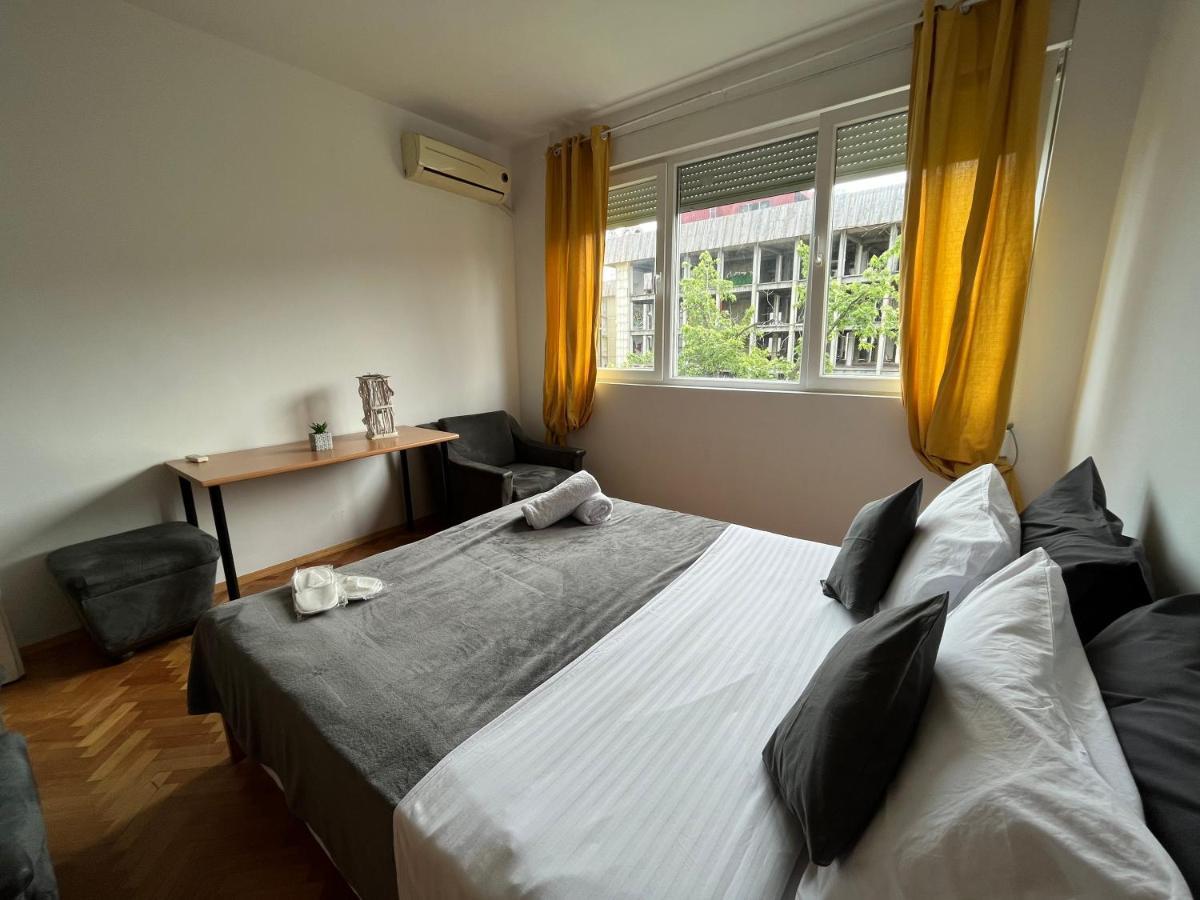M - Square Private Rooms Скоп'є Екстер'єр фото