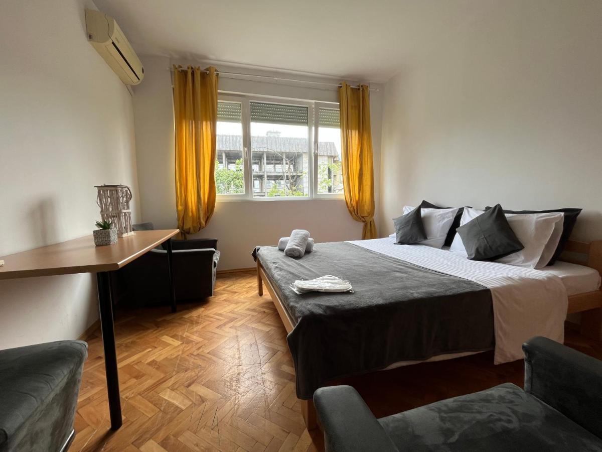 M - Square Private Rooms Скоп'є Екстер'єр фото